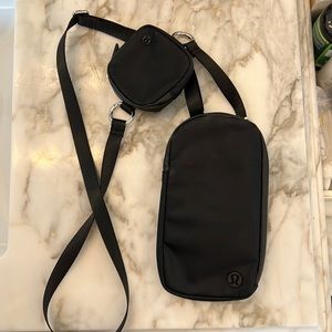 Lululemon phone and airbud holder